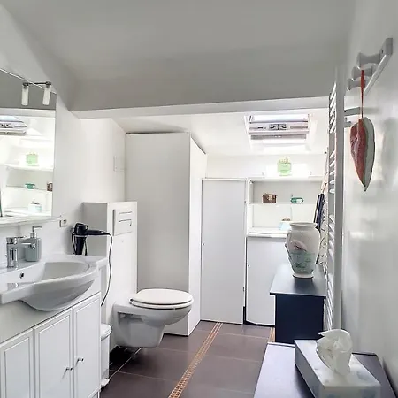 Sunny Duplex Classe 3 Etoiles Climatise A 2mn A Pieds Du Port Bylaconciergerie13 *