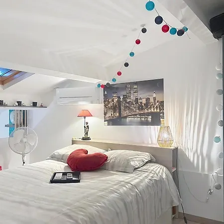 Sunny 1 Ch 2 Lits Duplex Climatise 100m Et Port Διαμέρισμα *