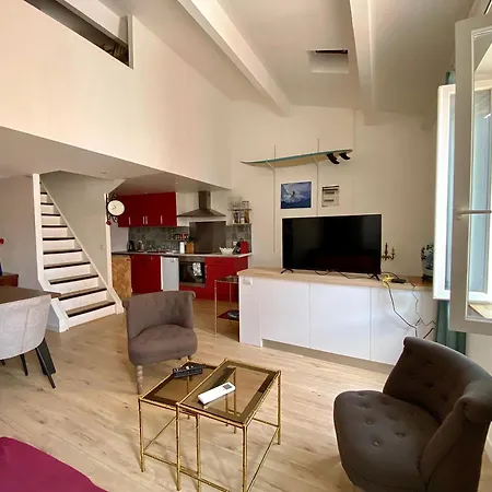 Sunny 1 Ch 2 Lits Duplex Climatise 100m Et Port Apartmán